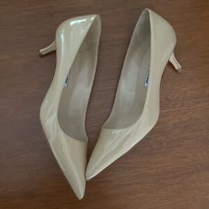 Manolo Blahnik pumps shoes size 39 beige patent leather heels made in Italy
